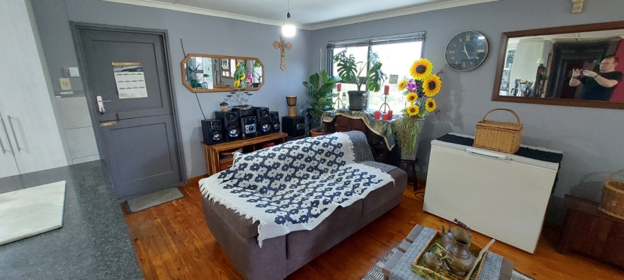 6 Bedroom Property for Sale in Paradise Beach Eastern Cape